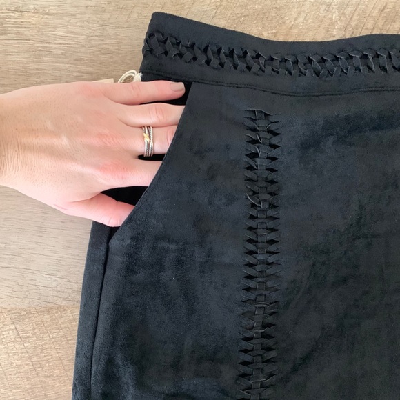 Black skirt - Picture 2 of 4